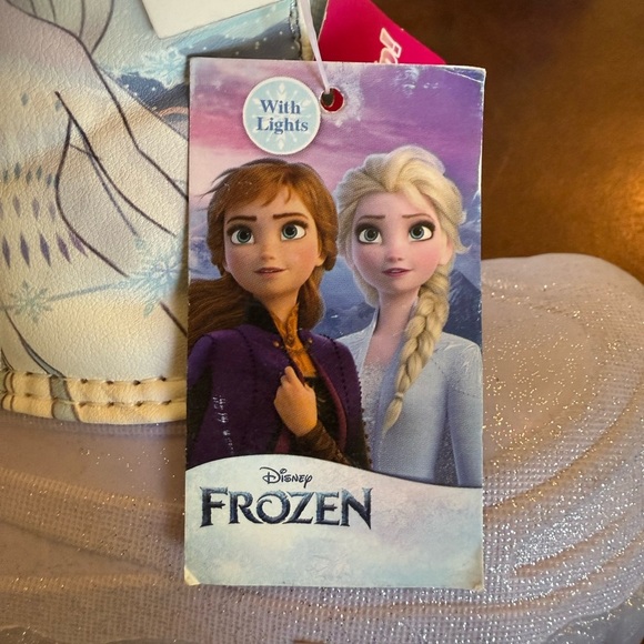 Disney Frozen Light-Up Snow Boots - Purple and White. NWT size toddler 6 - Picture 8 of 9